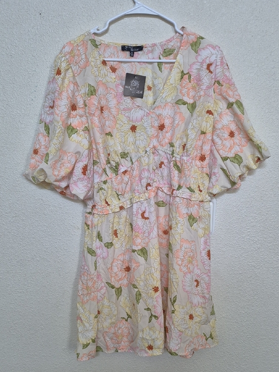 salt and sugar Dresses & Skirts - Floral V-Neck Summer Dress in Peach and Cream